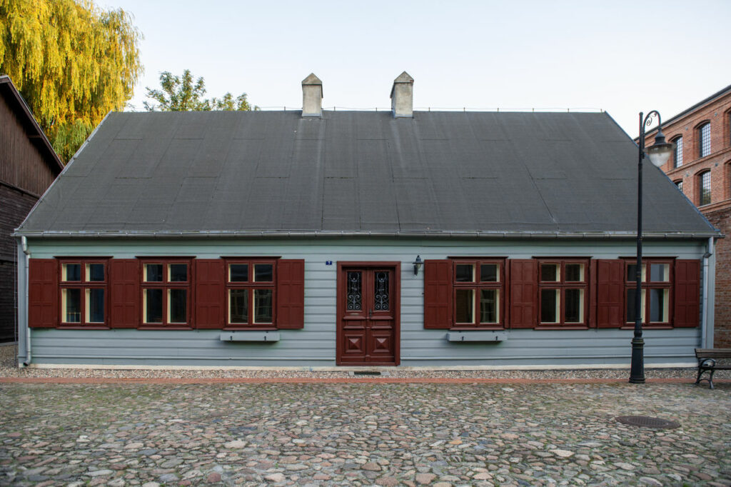 House moved from Żeromskiego 68